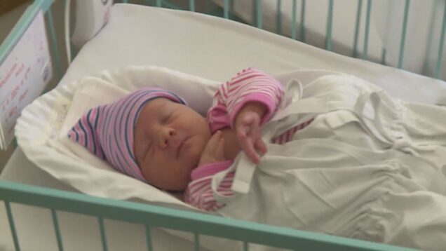 Kým v minulosti sa mestá mohli spoľahnúť na stabilný prílev novorodencov, posledné čísla hovoria jasne – počet narodených detí klesá. A nielen v Martine