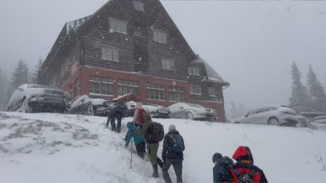 Posledný deň v roku strávili ľudia aj na horách. Sneženie a vietor striedalo slnko