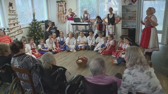 V zariadení Medik-M pripravili adventný kalendár plný prianí a túžob. V jednom políčku sa nachádzalo vystúpenie detí zo ZŠ s MŠ Priehradná