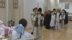 Fašiangový program žiakov ZŠ A. Stodolu bol ako zo starého dobrého filmu – pestrofarebný, veselý a nezabudnuteľný