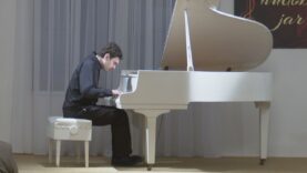 Mladý talentovaný klavirista rozozvučal svojou geniálnou hrou synagógu vo Vrútkach