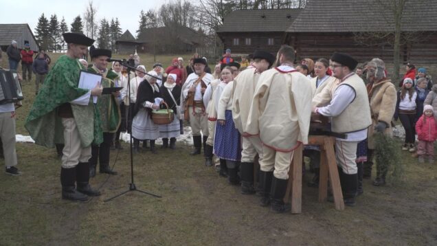 Obchôdzka tradičných masiek aj pochovávanie basy. V Múzeu slovenskej dediny panovala dobrá nálada