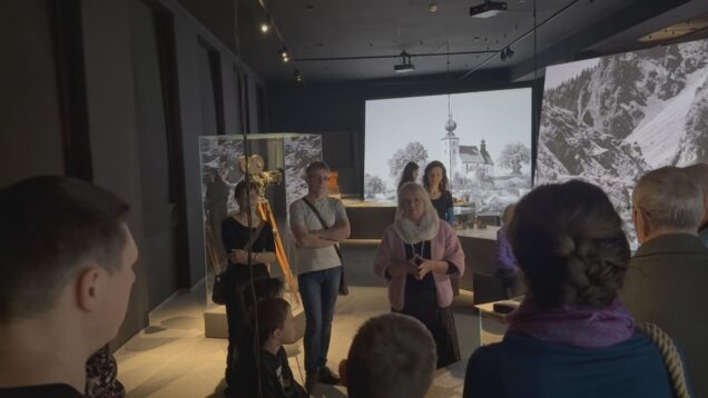 Obrazy chcú byť skromnou chválou, tichou oslavou toho Slovenska, ktoré som roky obdivoval, poznával a precítil na svojich cestách,“ vyznal sa priekopník slovenskej fotografie a filmu Karol Plicka