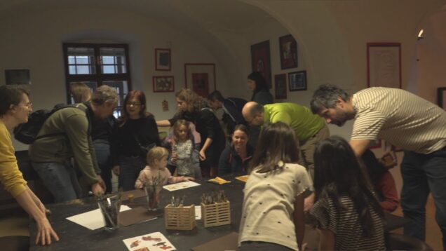 V Turčianskej galérii si deti vyskúšali výrobu farieb z okrového pigmentu