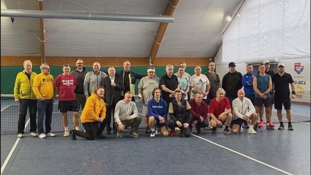 Známy martinský lekár Ernest Páluš sa zhora pozeral na svojich kamarátov a známych, ako na tenisových kurtoch v rámci memoriálu nesúce jeho meno bojujú o každú loptičku.