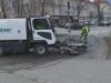 Do ulíc vyrazili čistiace stroje aj pracovníci. Zametajú sa chodníky a cesty, čistia sa verejné priestranstvá