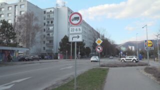 Predajňa v Záturčí síce mnohým uľahčila nákupy, no ďalším obyvateľom priniesla dlhodobé problémy s hlukom. Po dlhom boji sa konečne dočkali zmeny