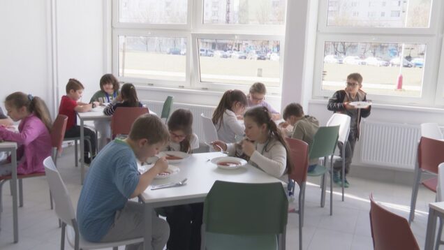 V ZŠ A. Stodolu nastal v pondelok ten dlhoočakávaný deň D a slávnostný obed v novej školskej kuchyni. Deti si pochutnali a hovorili, že to chutí ako doma od maminy