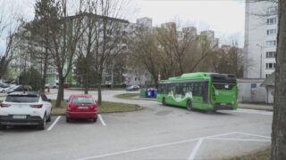 Autá blokovali otáčanie autobusov
