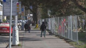 Rekonštrukcia Vajanského námestia obmedzila prístup na mestský úrad. Vstup je možný len z jednej strany