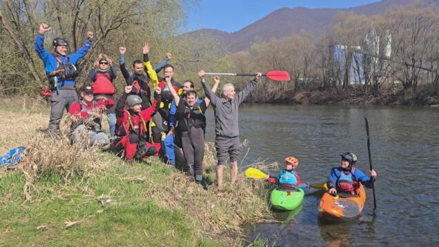 Vodáci tradične odomkli rieku a začali svoju sezónu splavom po Váhu