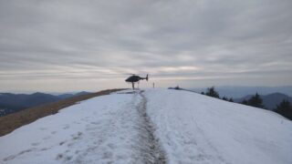 Zrážka vetroňov nad Borišovom: pilotov zachraňovali v náročnom teréne