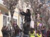 Deň pred prvým májom ožilo centrum mesta skrášľovaním stromčekov, rómskou muzikou aj folklórom