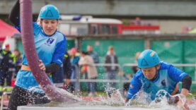 Dobrovoľní hasiči a hasičky si na atletickom štadióne v Martine zmerali sily v požiarnom útoku a štafete