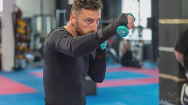 Martinský hokejista Marek Pacalaj sa ide pobiť pre dobrú vec. Už v sobotu ho na zimnom štadióne v Martine čaká premiérový boxerský súboj
