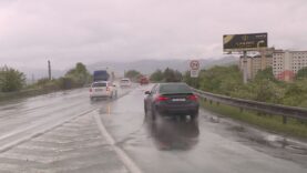 Polícia vysvetlila dopravnú situáciu pri výjazde z Priekopy na cestu 1/18: vodiči sa musia riadiť pravidlami jazdy v pruhoch