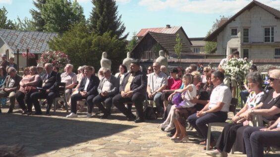 Slávnostné otvorenie zrevitalizovanej záhrady pri rodnom dome umelca sprevádzali tóny Fats Jazz Band