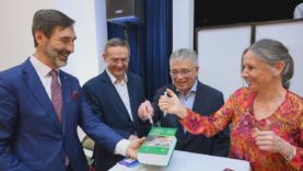 Vedecká monografia Intenzívna starostlivosť v pediatrii prináša komplexný pohľad na liečbu kriticky chorých detí