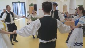 Folklórny súbor Turiec zavítal do Centra sociálnych služieb na Podháji, kde hudbou, spevom a tancom potešil seniorov