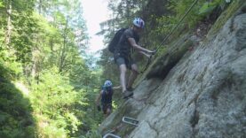 Ferrata HZS na Martinské hole je skvostom turčianskej prírody. Po minuloročnom poškodení opäť slúži verejnosti a návštevníkov láka na rebríky, mostíky, skalné úseky aj vodopády.