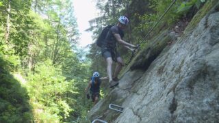 Ferrata HZS na Martinské hole je skvostom turčianskej prírody. Po minuloročnom poškodení opäť slúži verejnosti a návštevníkov láka na rebríky, mostíky, skalné úseky aj vodopády.
