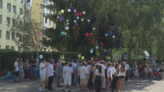 Pre niekoho začiatok vytúžených prázdnin, pre iných koniec jednej životnej etapy. Takto vyzeral posledný školský deň na najväčšej základnej škole v Martine