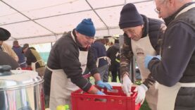 Koštianska zakáľačka spojila 14 tímov, tradičné recepty a poctivé mäsiarske remeslo v Košťanoch nad Turcom