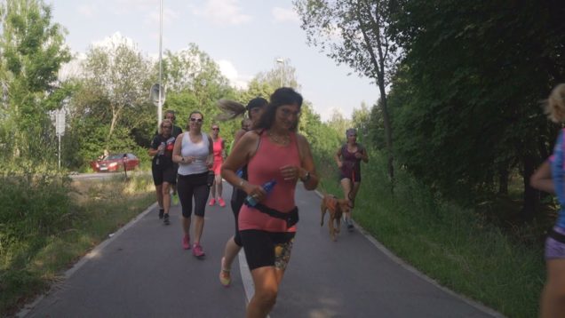 Ani tropické horúčavy neodradili skupinku úžasných ľudí od zabehnutia kilometrov pre chorú Mišku