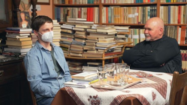 Cyklus obľúbených podujatí okrem moderátora, svojim slovom spríjemnil herec SKD Tomáš Mischura a o hudobný sprievod sa postaral spevák Vova z Ukrajiny