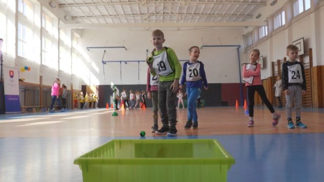 Deti rozhodne nie sú lenivé a chcú sa hýbať. Dôkazom sú malí škôlkári, ktorí počas jarnej Minikinderiády bojovali ako levy
