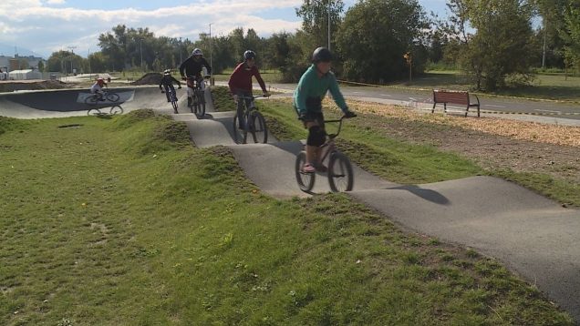 Deti sa v športovom areáli Pltníky učili ako správne na na športovú disciplínu pumptrack