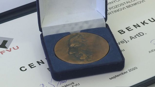 Deväť výtvarných umelcov a teoretikov si prevzalo Cenu Martina Benku                             