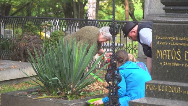 Dnešné Živeniarky očistili miesta posledného odpočinku svojich významných predchodkýň