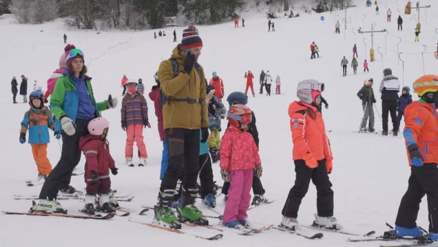 Do Jasenskej doliny prúdia stovky návštevníkov. Na svoje si prídu aj bežkári, pre ktorých je pripravený bežkársky okruh