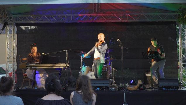 Excelentná hudba a skvelý spev speváčky Karin Sarkisjan a jej zoskupenia sa ozývali centrom mesta