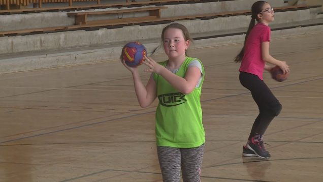 Malé hádzanárky sa už nevedeli dočkať, kedy sa po dlhom čase opäť postavia na palubovku