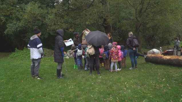 Malí škôlkári v rámci environmentálnej výchovy navštívili čarovné jazierko v Košútoch