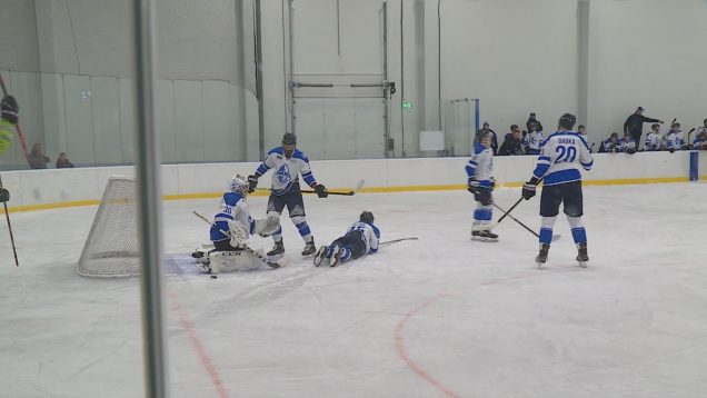 Martinskí hokejisti pokračujú v sérii prípravných zápasov. V tréningovej hale zdolali rivalov zo Žiliny Minulý týždeň (10.8.2021) odštartovali martinskí hokejisti prípravu na novú sezónu v podobe priateľských zápasov. Najskôr sa predstavili u extraligistov z Liptovského Mikuláša, ktorí Martinčanov zdolali tesne 2:1. Rovnaký výsledok sa zrodil aj v ďalšom priateľskom zápas, tentoraz na domácej pôde proti hráčom zo Žiliny. Keďže na hlavnom zimnom štadióne ešte nie je ľad, stretnutie sa odohralo v tréningovej hale.