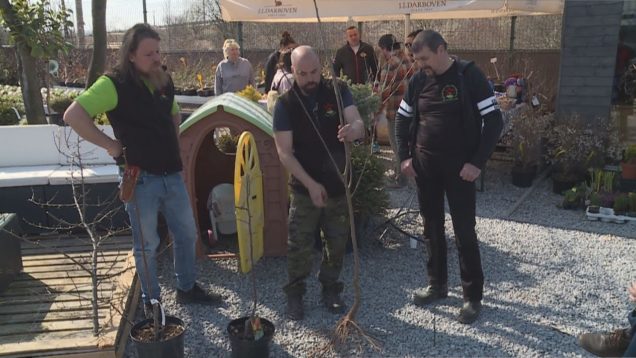 Milovníci sadenia, pestovania i štepenia odovzdávajú skúsenosti zo záhradkárčenia aj iným