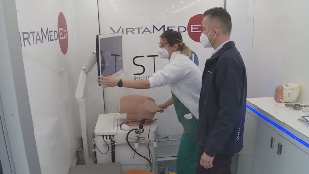 Miniivazívny spôsob laparoskopických operácií cez virtuálnu realitu dokáže mladým lekárom výrazne znížiť faktor strachu