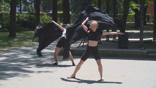 Mladí talentovaní umelci ukončili školský rok a oslávili narodeniny školy pod holým nebom, pred zrakmi širokej verejnosti