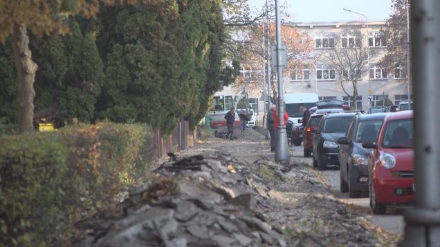 Na Nálepkovej ul. sa rysuje nový chodník a opravované schody k zastávke MHD na Severe majú rampu