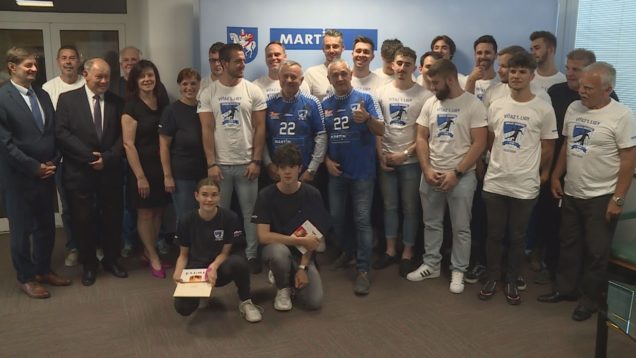 Najúspešnejší kolektívny martinský šport je hádzaná. Muži sa prebojovali do najvyššej slovenskej súťaže