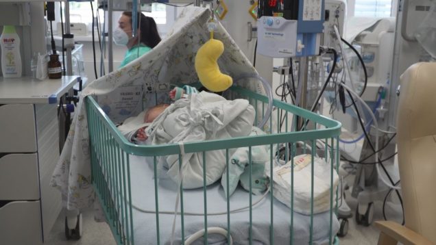 Neonatologická klinika v Martine – miesto, kde sa dejú zázraky, kde jeden tím úžasných zdravotníkov zachraňuje ohrozené sny mladých  rodín