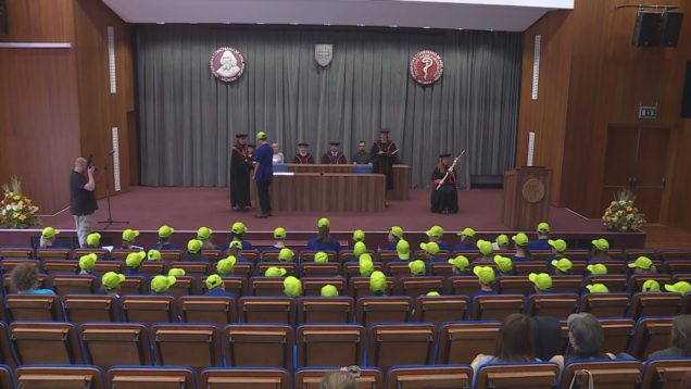 Niektoré deti sa počas prázdnin zmenili z malých školákov na študentov, absolvovali slávnostnú imatrikuláciu so všetkými poctami, čaká ich týždenné „štúdium“ a následne ozajstné promócie