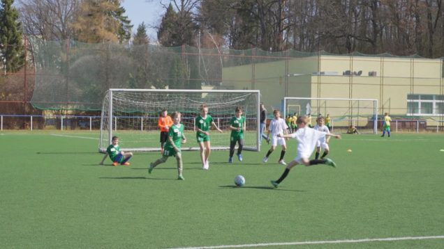 Po dlhej odmlke opäť odštartovala minifutbalová liga martinských škôl.  Jej súčasťou je pekné pravidlo – v každom družstve musí byť aj dievča