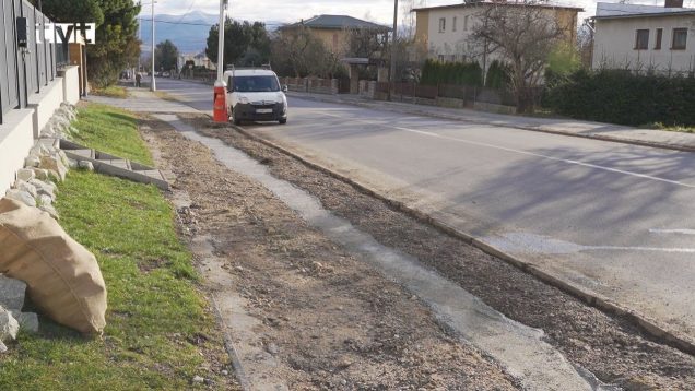 Pokládka ˝optokábla˝ narobila problémy. Chodníky sa musia kvôli zimnej údržbe narýchlo zabetónovať