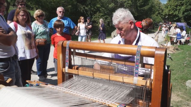 Pripomenuli nám, ako sa kedysi spracovával ľan, tkalo, pralo či žehlilo