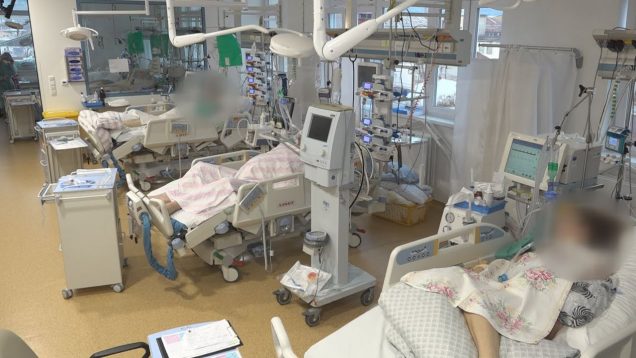 Situácia v UNM je vážna, nemocnicu navštívil premiér a minister zdravotníctva