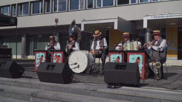 SNK pripravila letný koncert pod holým nebom. Predstavila sa známa slovenská swingová kapela